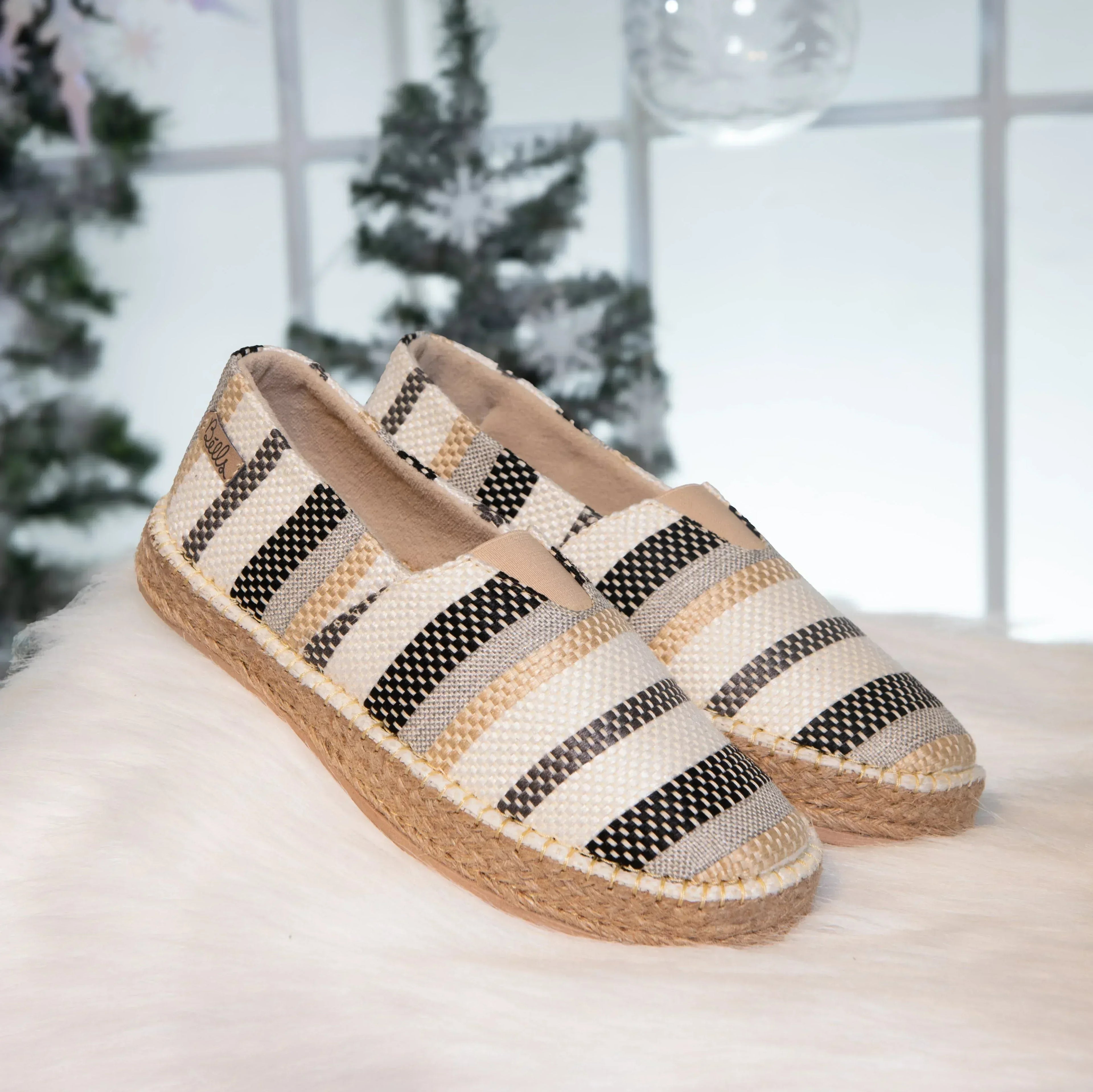 KEY WEST DAMA - BELLS